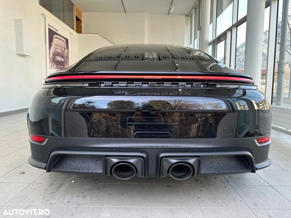 Porsche 911 Carrera 4 GTS PDK - 12