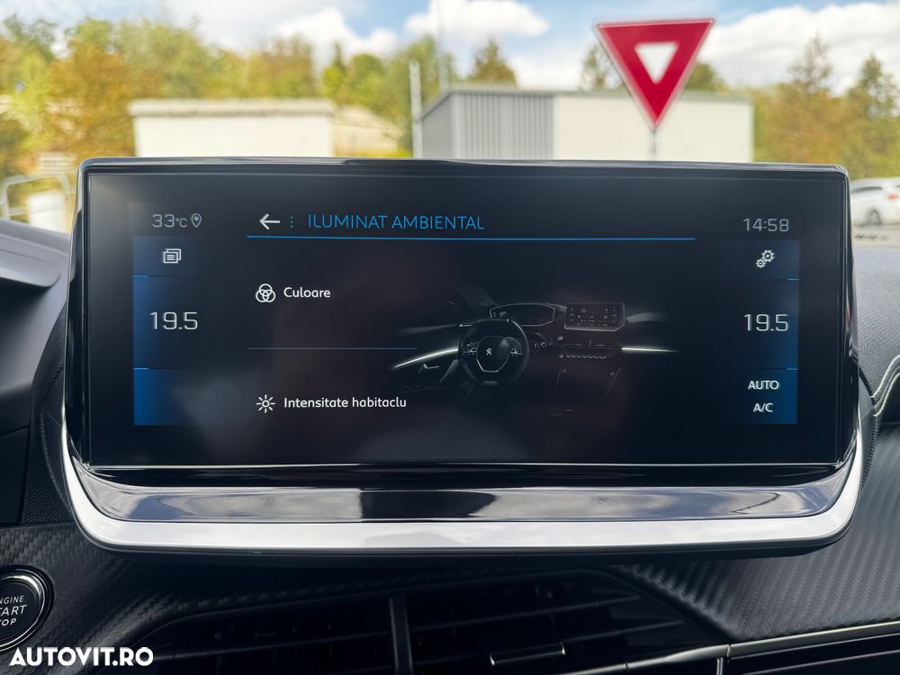 Peugeot 2008 PureTech 130 EAT8 GT - 29