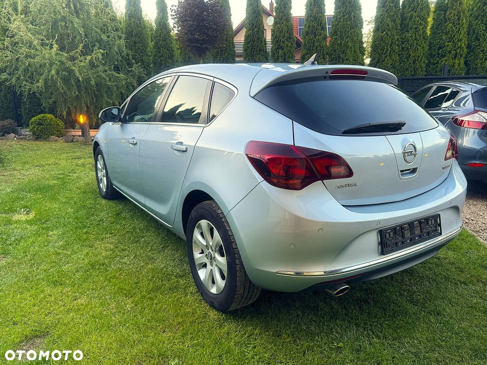 Opel Astra 2014 photo 3