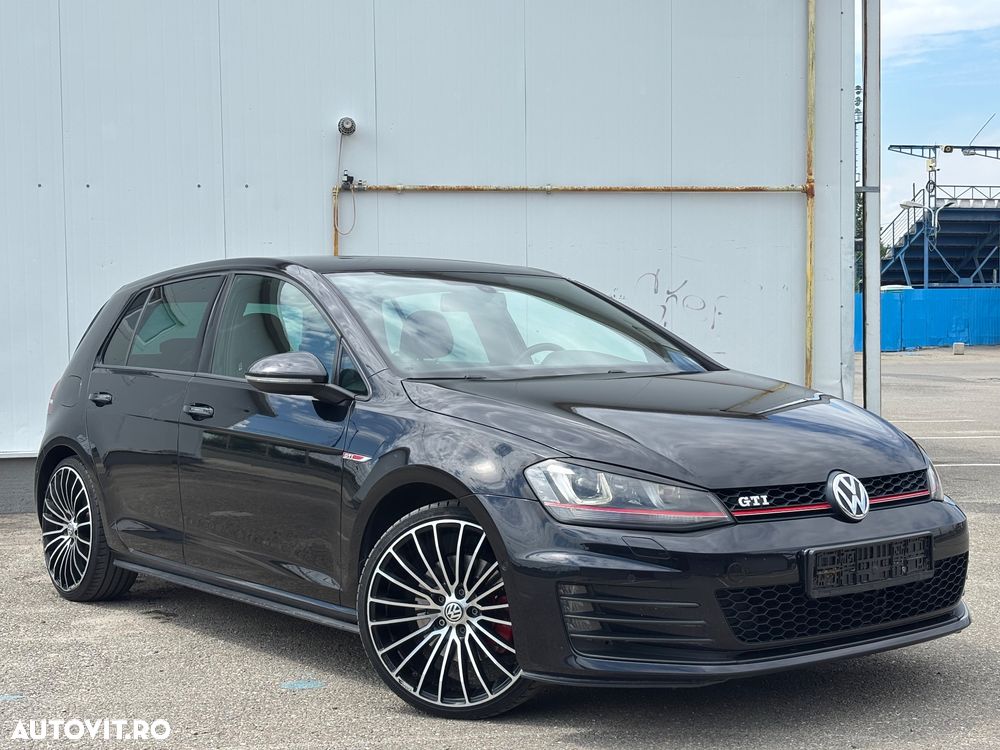 Volkswagen Golf - 1
