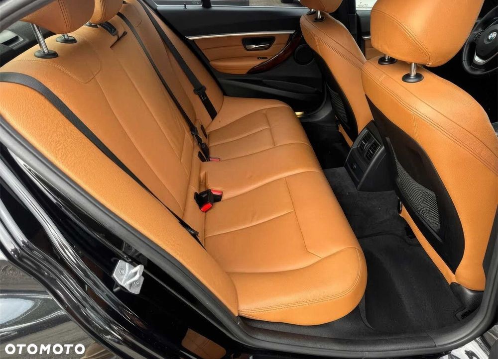 BMW Seria 3 330i xDrive Luxury Line - 8