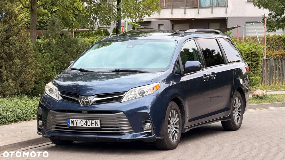 Toyota Sienna - 1