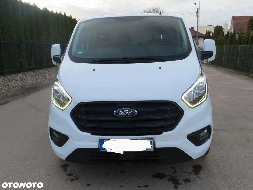 Ford CUSTOM - 1