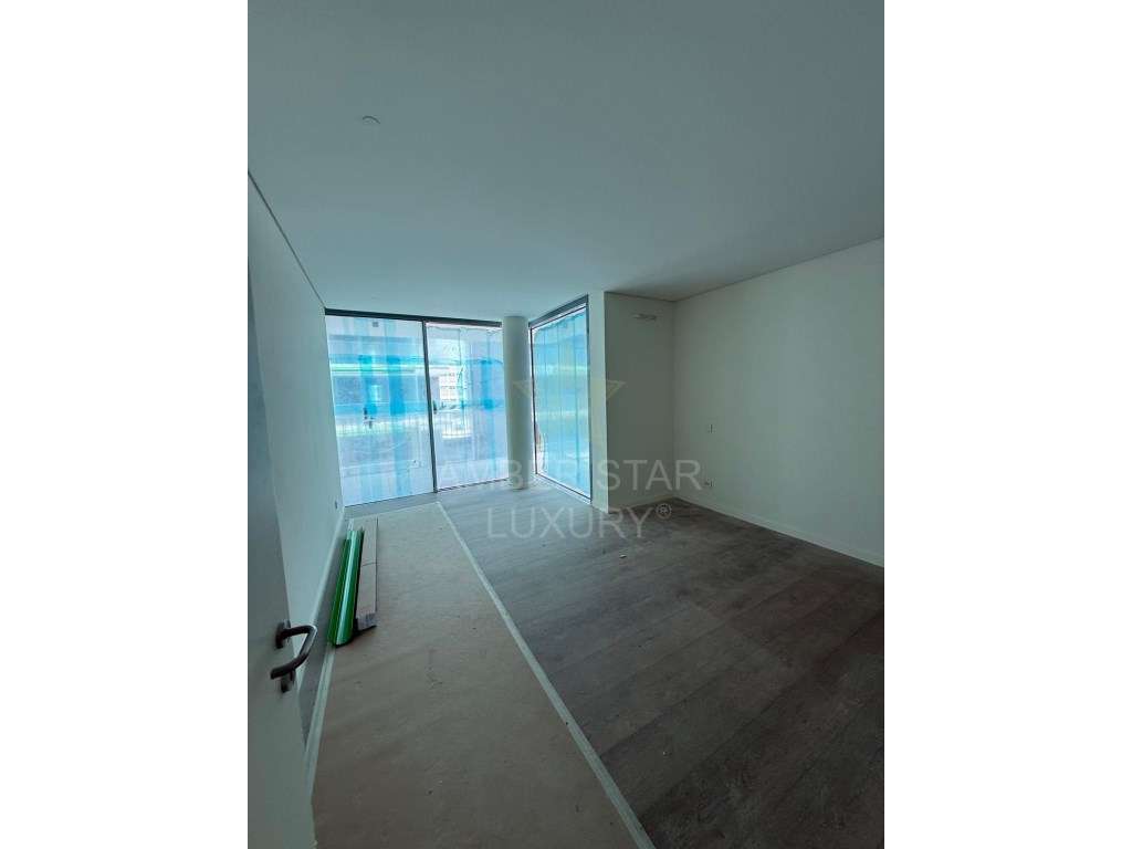 Espaçoso Apartamento de 2 Quartos com Amplo Terraço - Grande imagem: 4/19