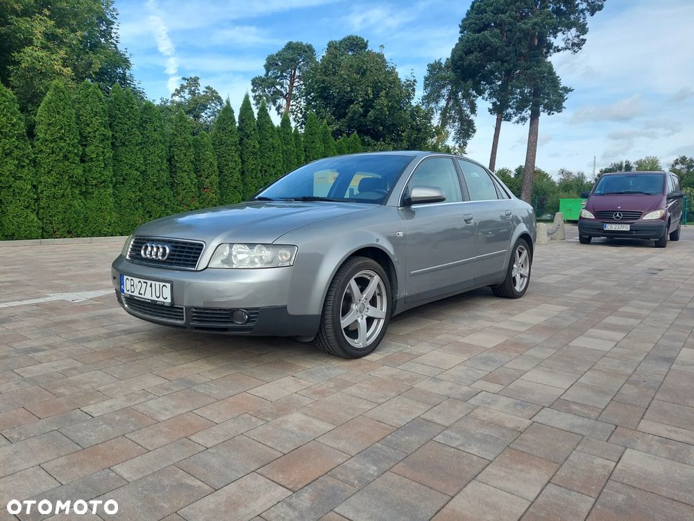 Audi A4 Limousine - 1