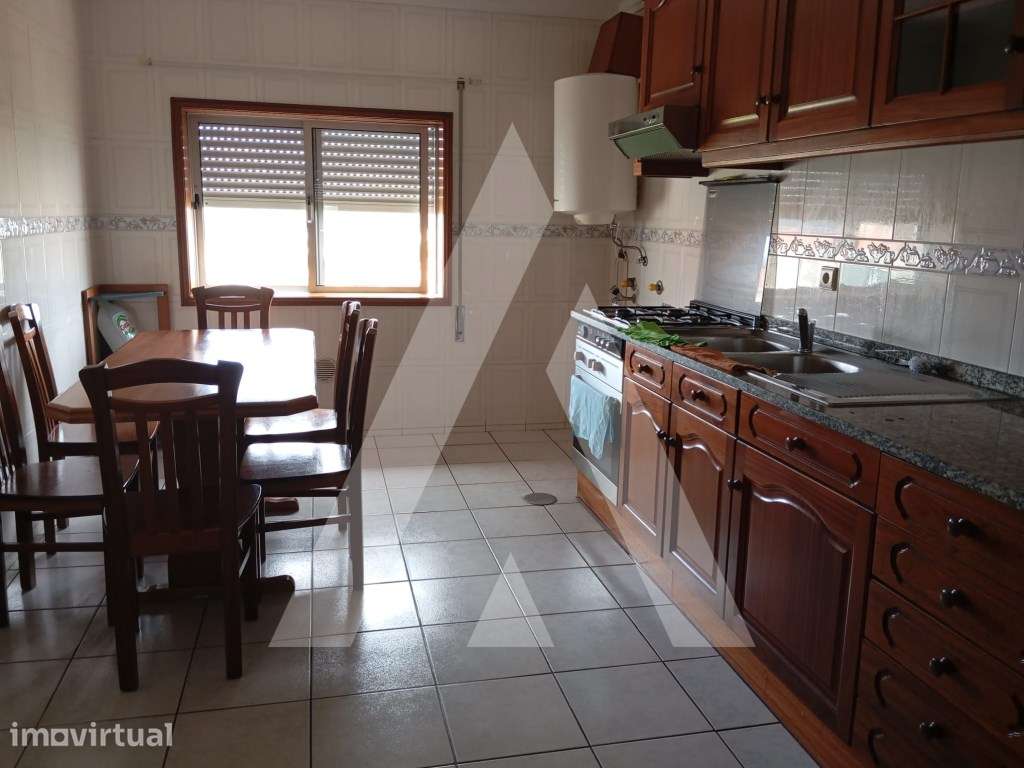 Apartamento T4 no centro de Oliveira do Bairro para arrendamento - Grande imagem: 2/21