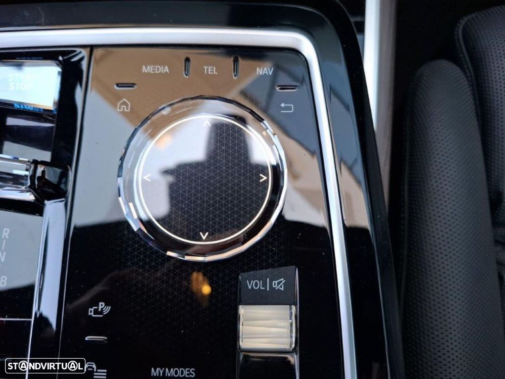 BMW i7 xDrive60 Pack Desportivo M - 24