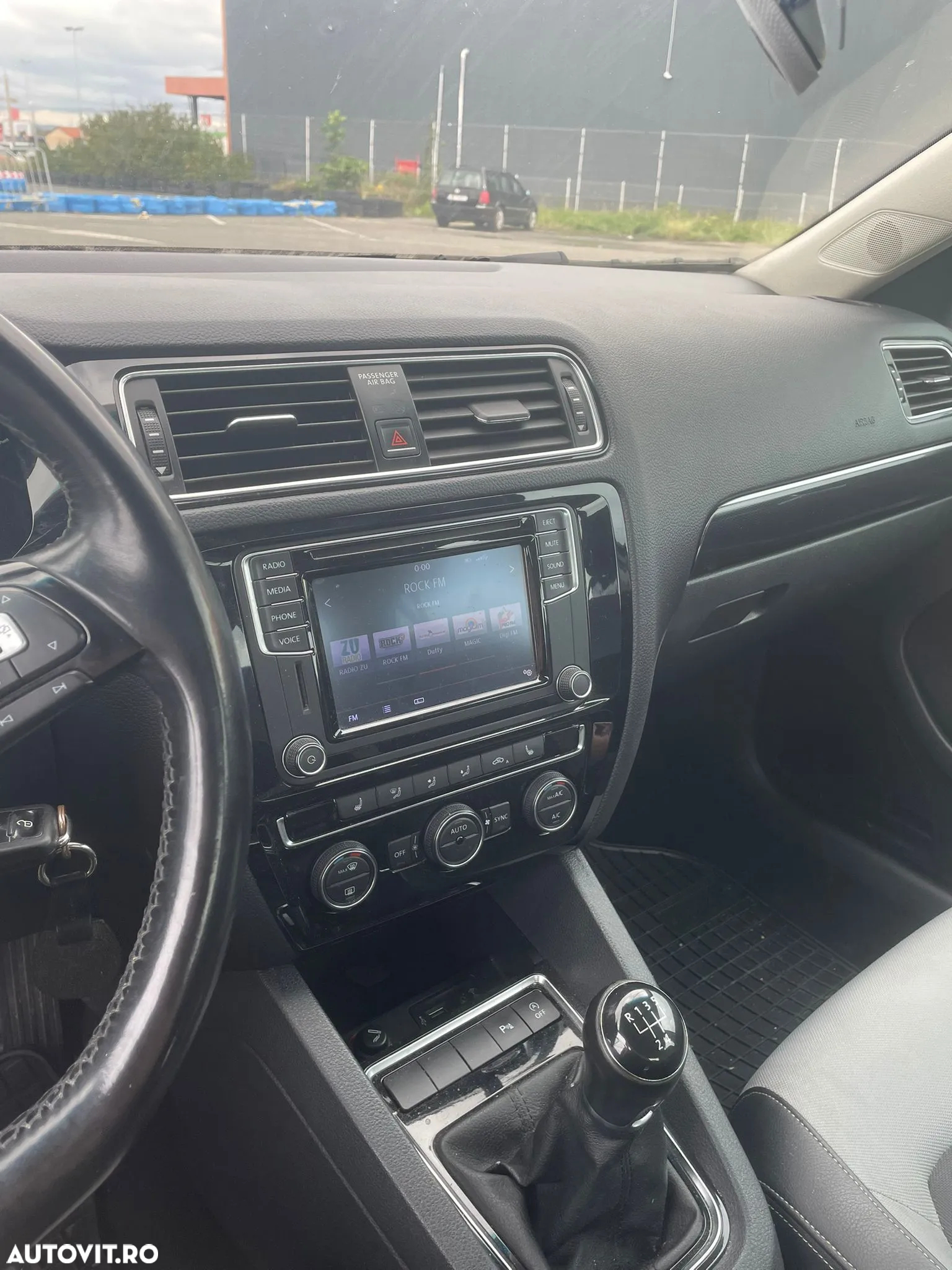 Volkswagen Jetta 2.0 TDI Highline - 7