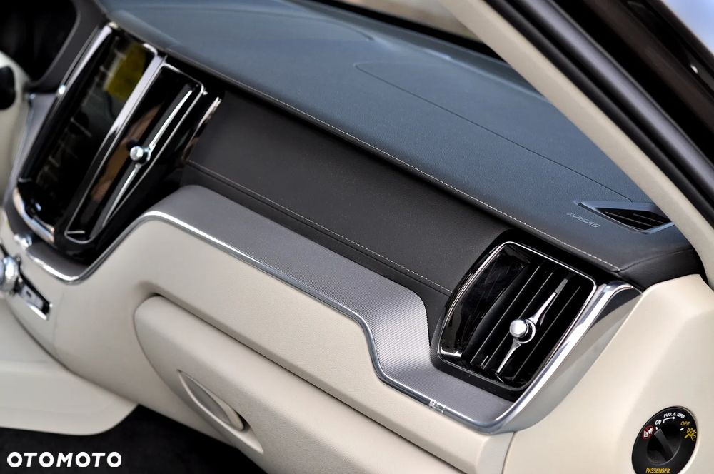 Volvo XC 60 T6 AWD Recharge Geartronic Inscription - 23