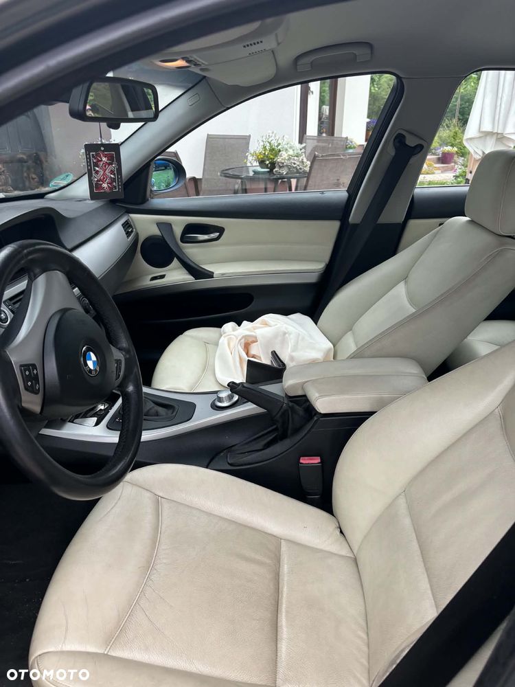 BMW Seria 3 325i - 4