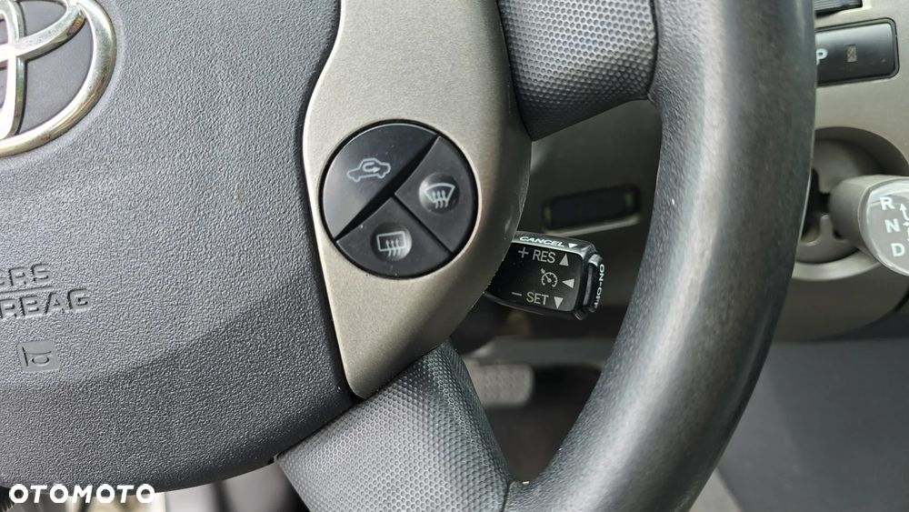Toyota Prius ver--hybrid-executive - 11
