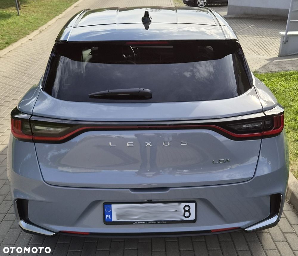 Lexus LBX 1.5 Hybrid Cool AWD - 2