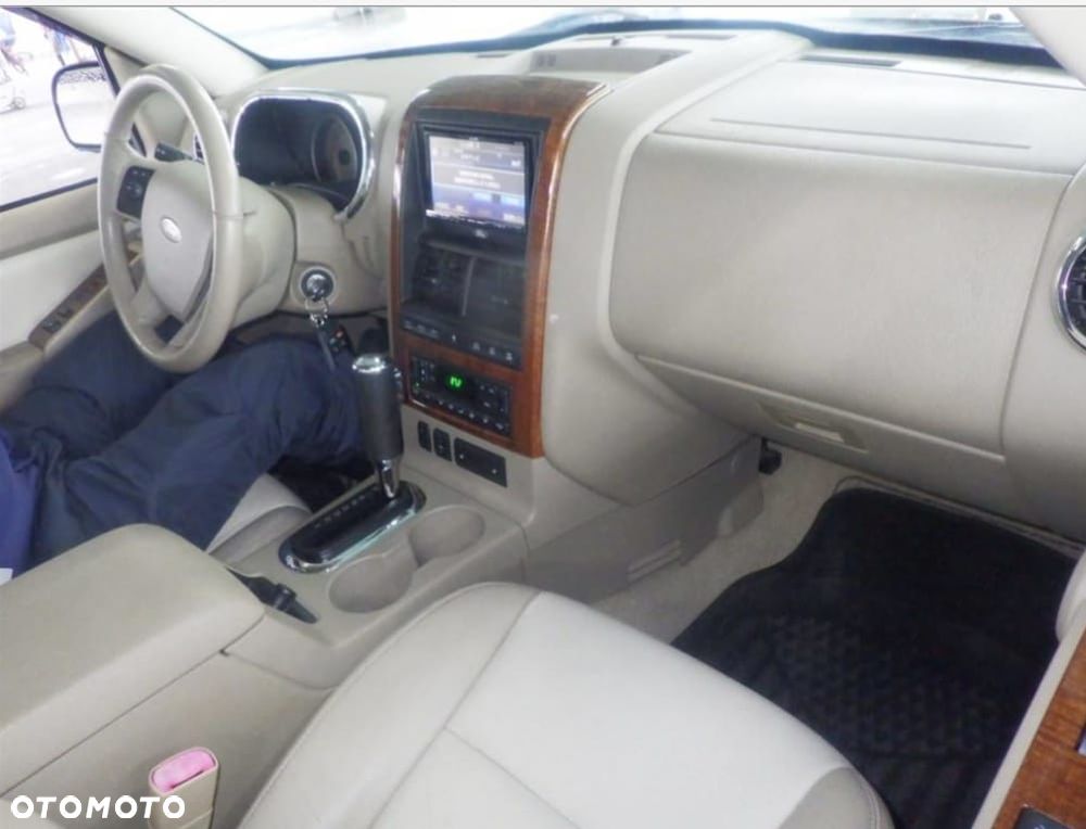 Ford Explorer 4.6 4WD - 3