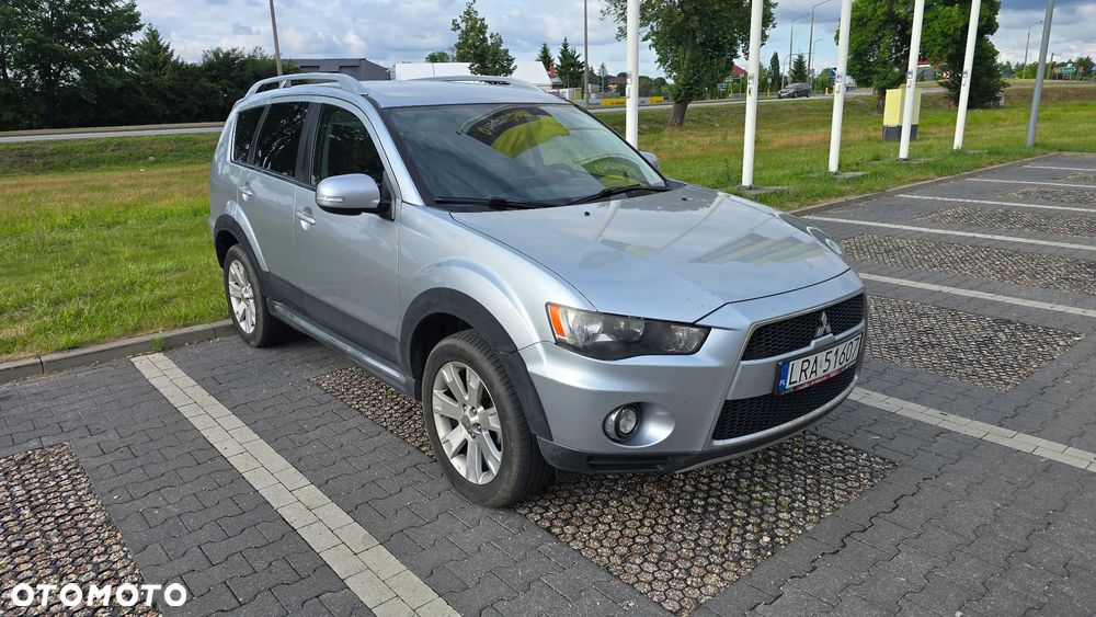 Mitsubishi Outlander - 1
