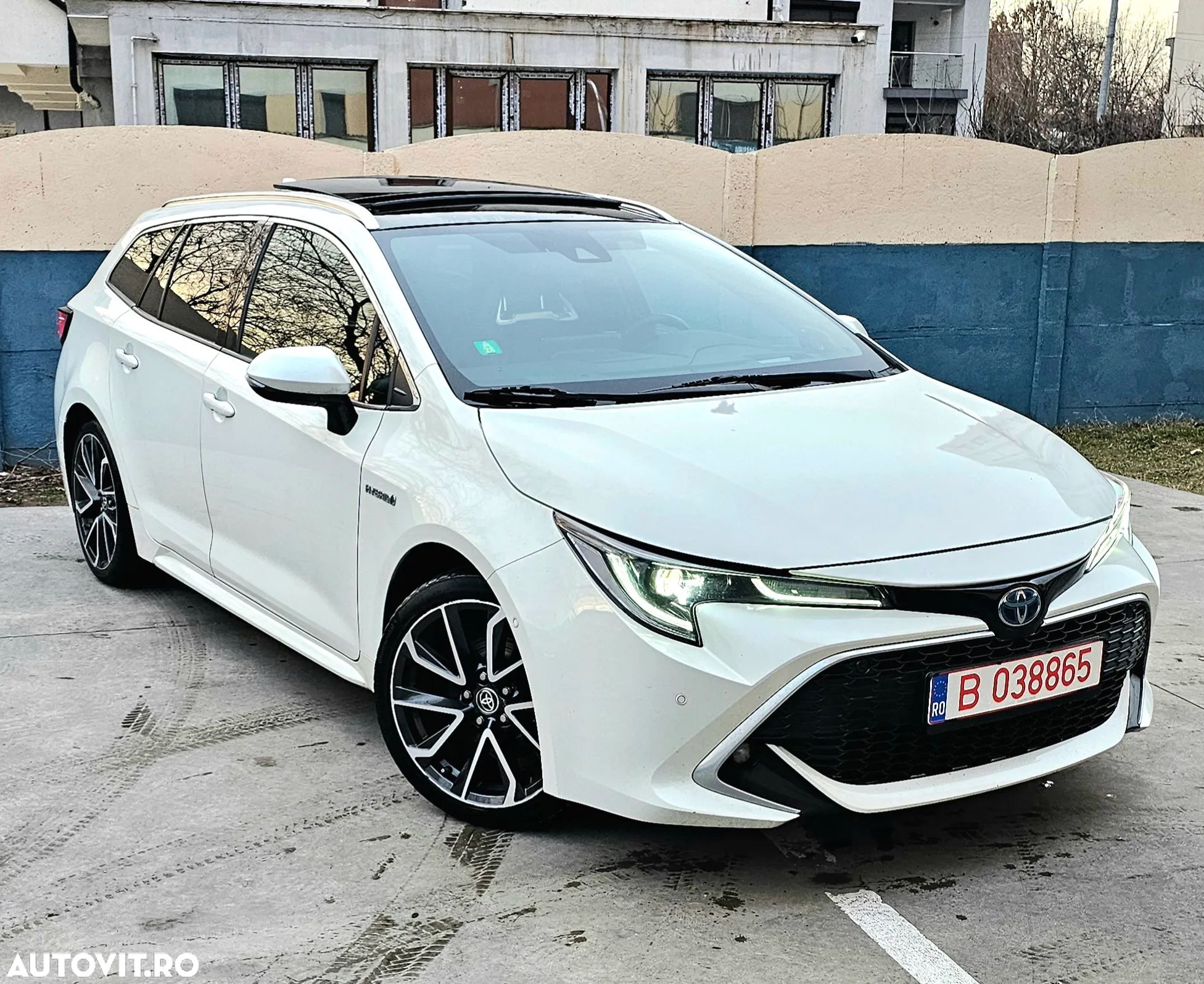 Toyota Corolla 2.0 HSD Exclusive Plus GR Sport Bi-Tone - 1