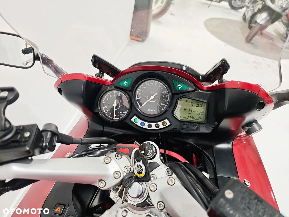 Yamaha FJR - 6