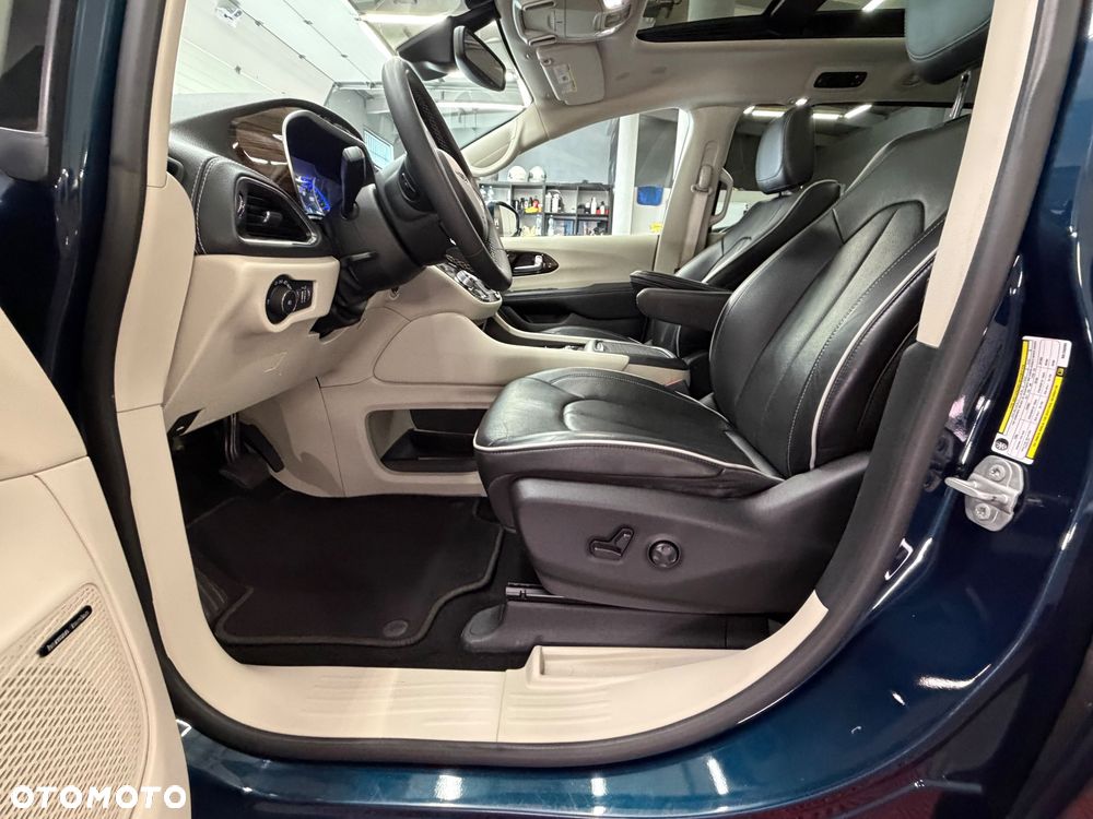 Chrysler Pacifica - 29
