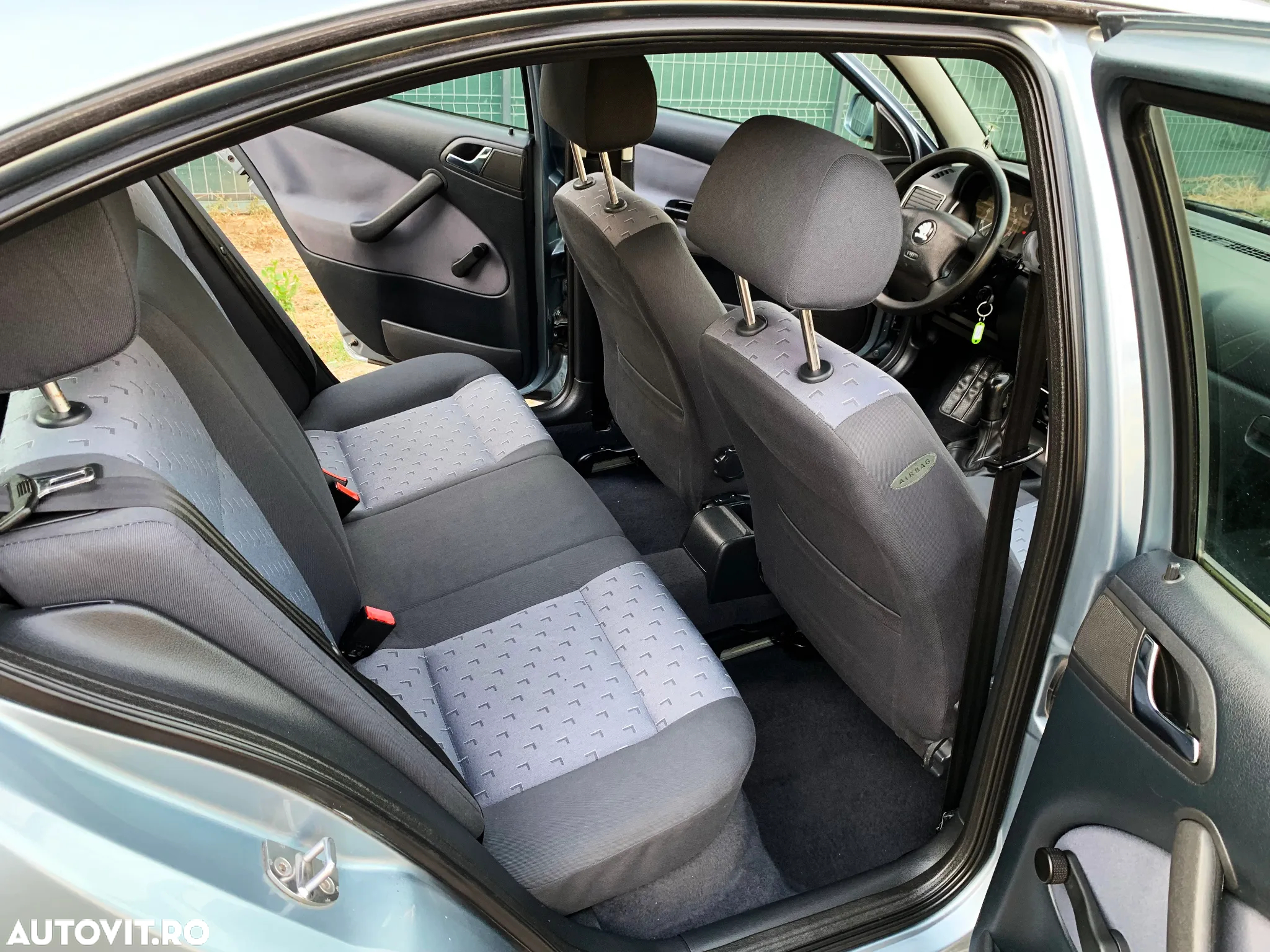 Skoda Octavia 1.6 Ambiente - 12