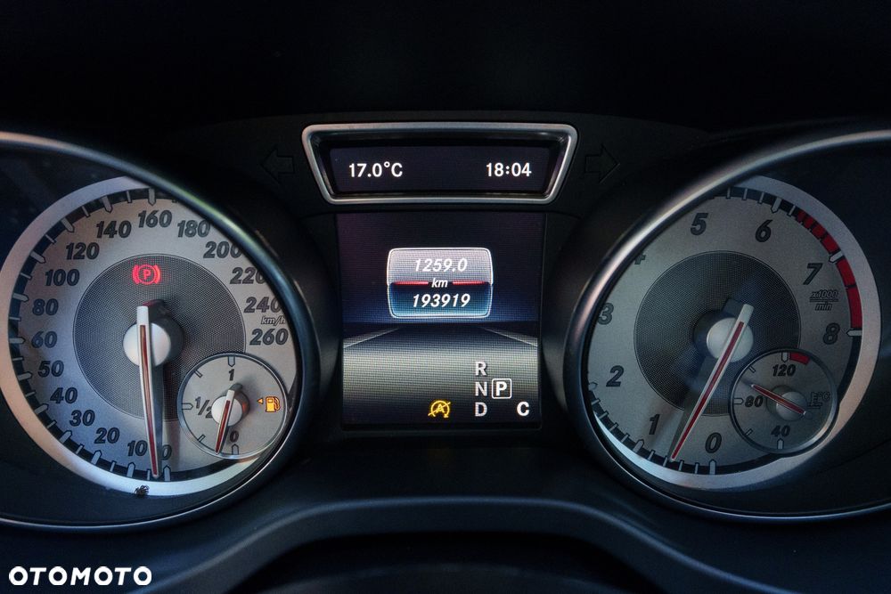 Mercedes-Benz CLA 180 7G-DCT AMG Line - 18