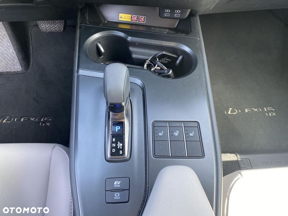 Lexus UX 300h F Sport Design - 20