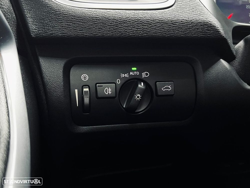 Volvo V40 1.6 D2 R-Design - 30