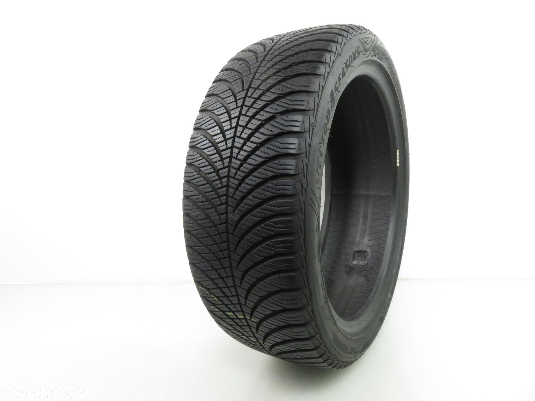 225/45R19 OPONA CAŁOROCZNA Goodyear Vector 4Seasons Gen-2 96W XL - 1