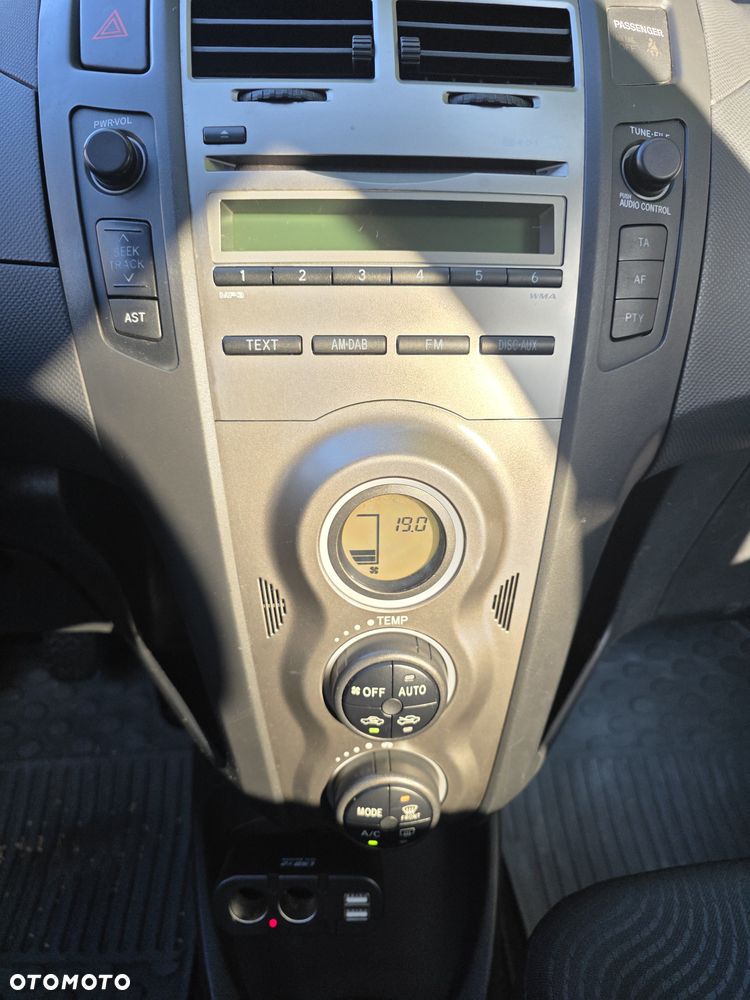 Toyota Yaris 1.33 VVT-i Executive - 7
