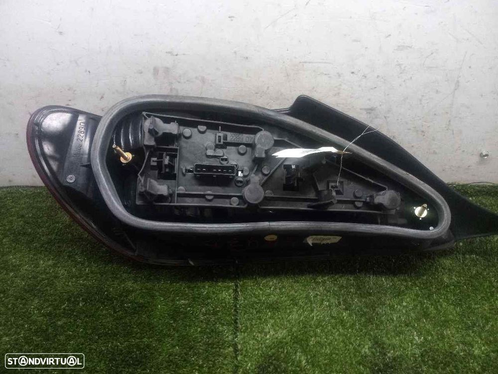 FAROLIM TRASEIRO DIREITO PEUGEOT 406 COUPÉ 2000 -22890222 - 3