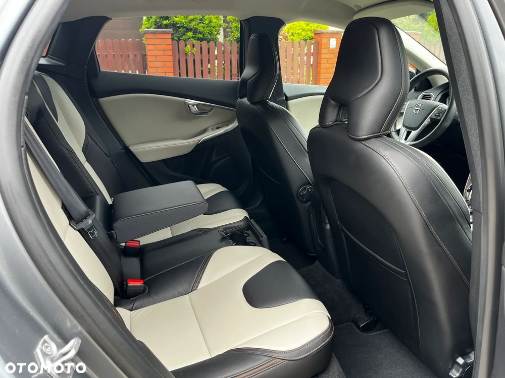 Volvo V40 Cross Country D3 Drive-E SCR Summum - 32