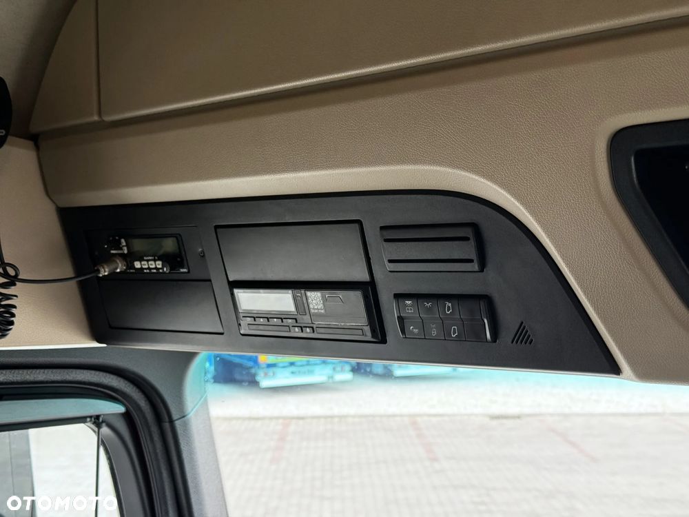 Mercedes-Benz ACTROS 1840 / PRZESTRZENNY 60M3 / 7,75 M / SALON PL - 10