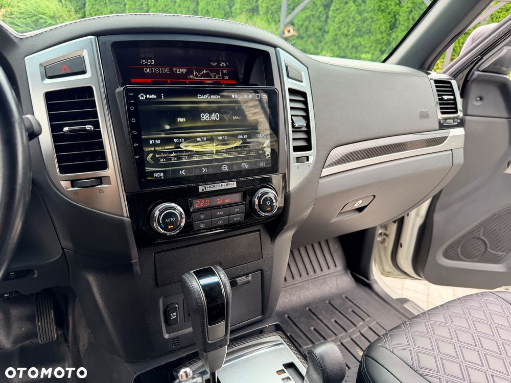 Mitsubishi Pajero - 13