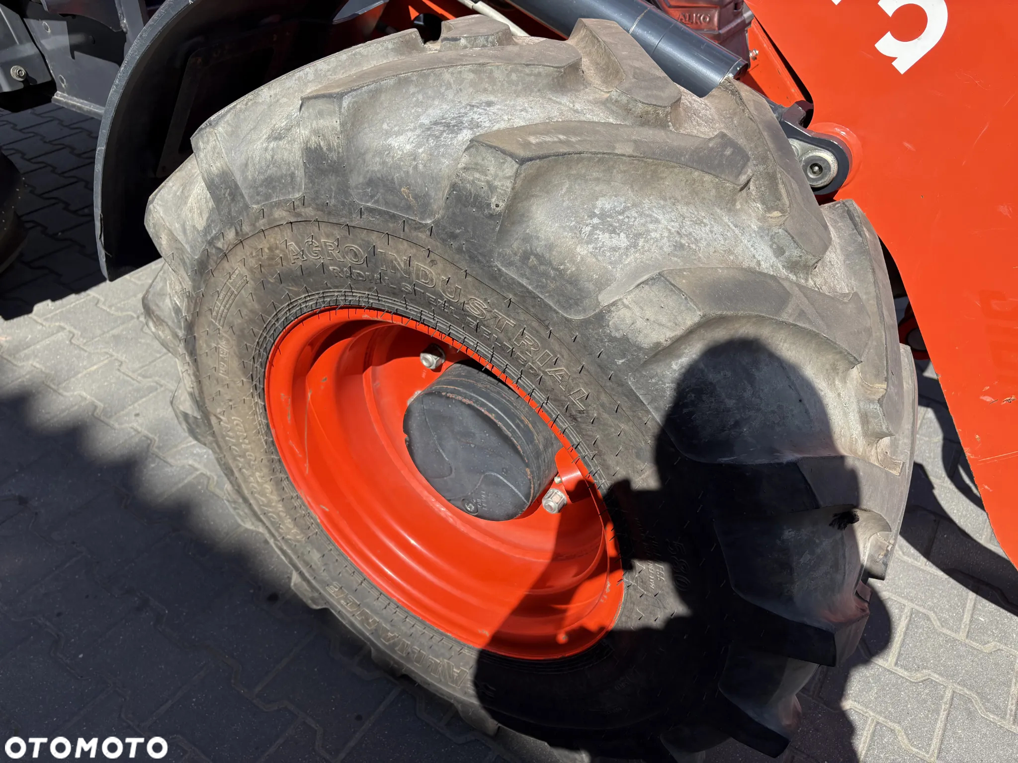 Kubota R082 - 11