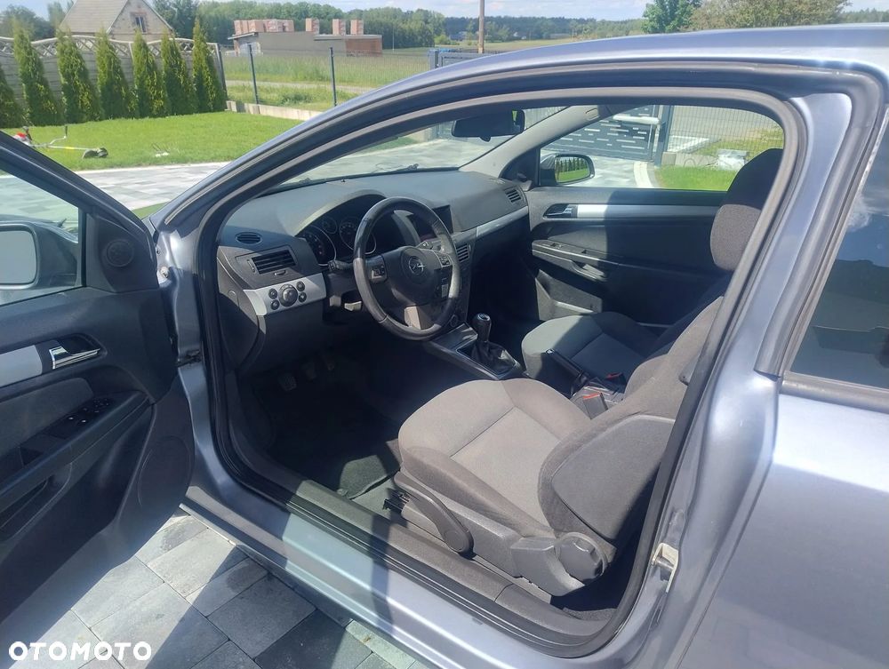 Opel Astra GTC 1.6 - 13
