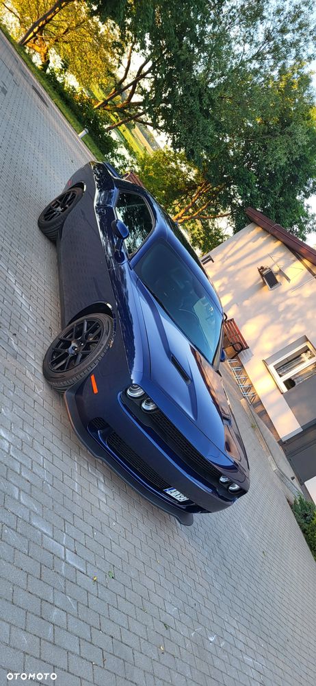 Dodge Challenger - 2