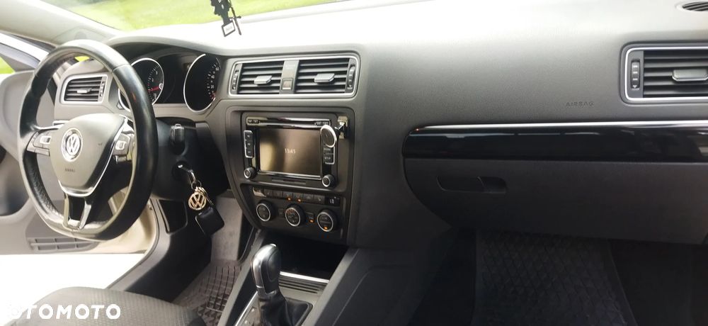 Volkswagen Jetta - 7