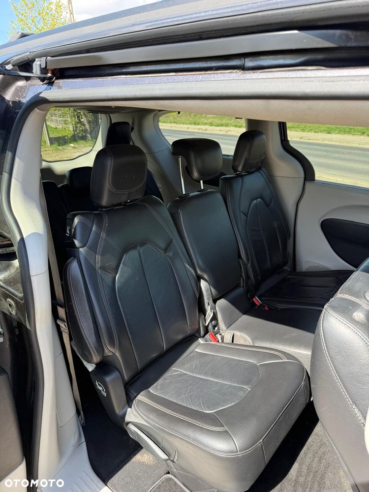 Chrysler Pacifica - 10