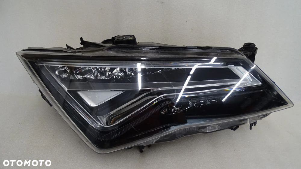SEAT ATECA 576 - lampa przednia prawa FULL LED - 1