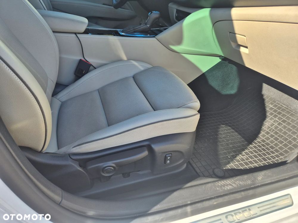 Opel Insignia - 10
