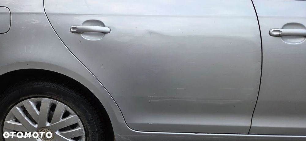 Volkswagen Golf 2.0 TDI Highline - 17