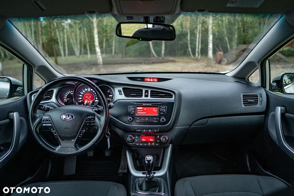 Kia Ceed 1.6 GDI Dream Team Edition - 27