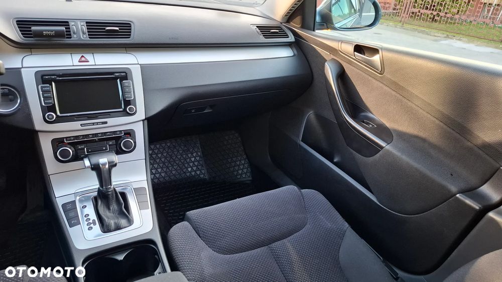 Volkswagen Passat 2.0 TDI Comfortline DSG - 29