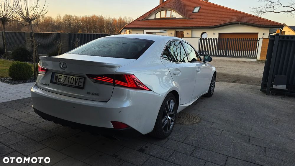 Lexus Is 2018 photo 4