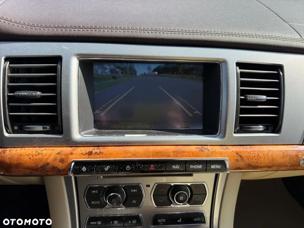Jaguar XF 3.0 V6 D Luxury - 29
