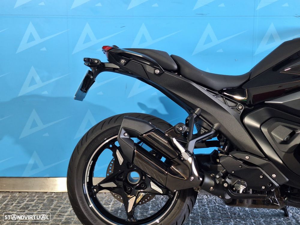 BMW R 1300 R - 4