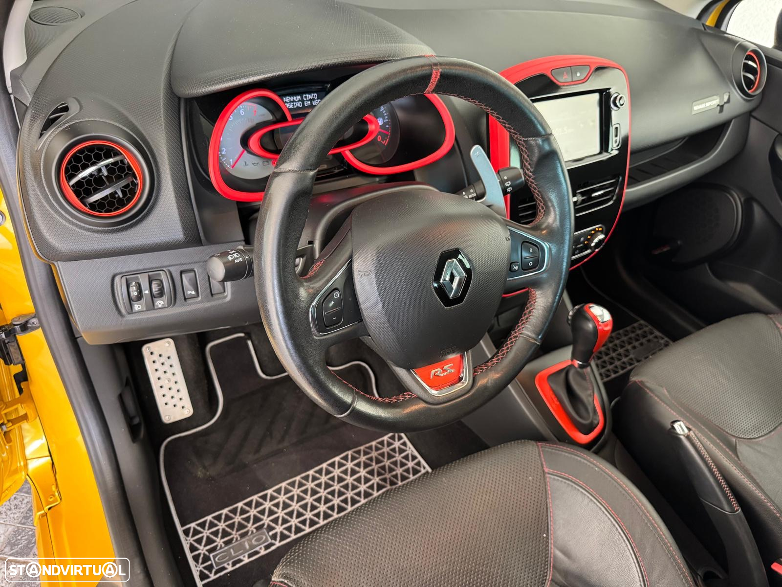 Renault Clio 1.6 T RS EDC - 11