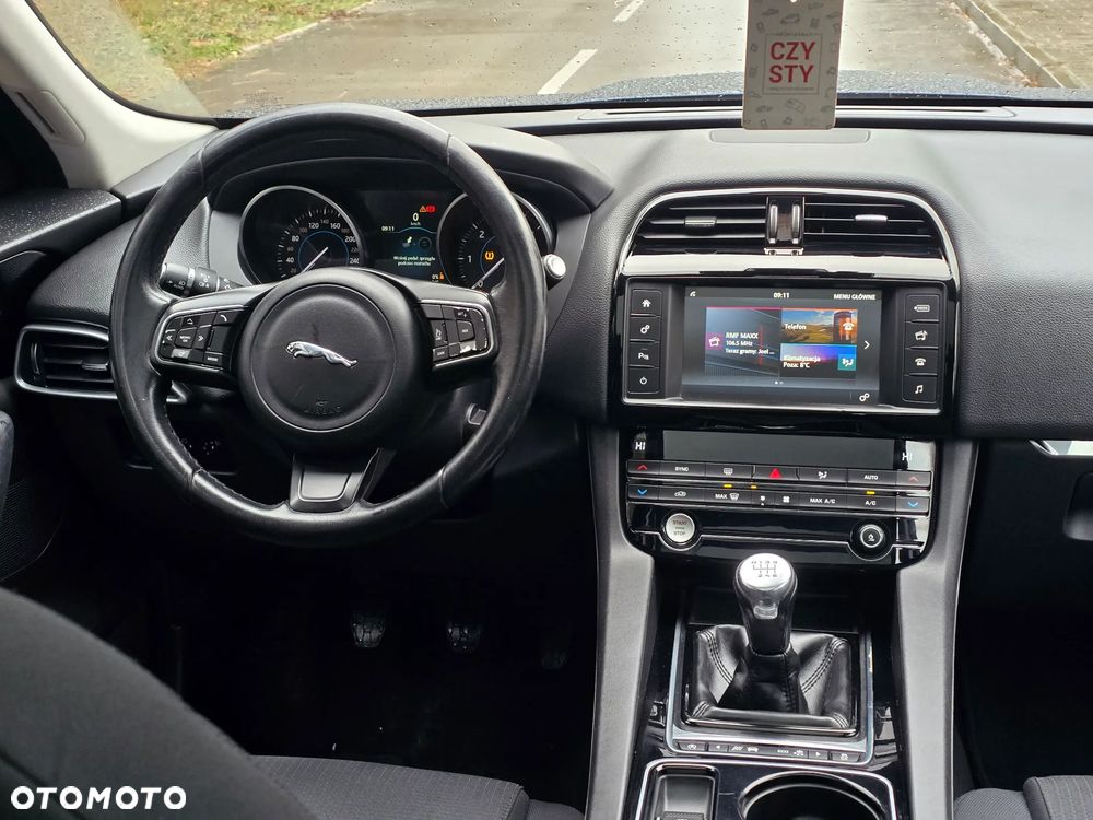 Jaguar F-Pace 2.0 i4D AWD Pure - 27