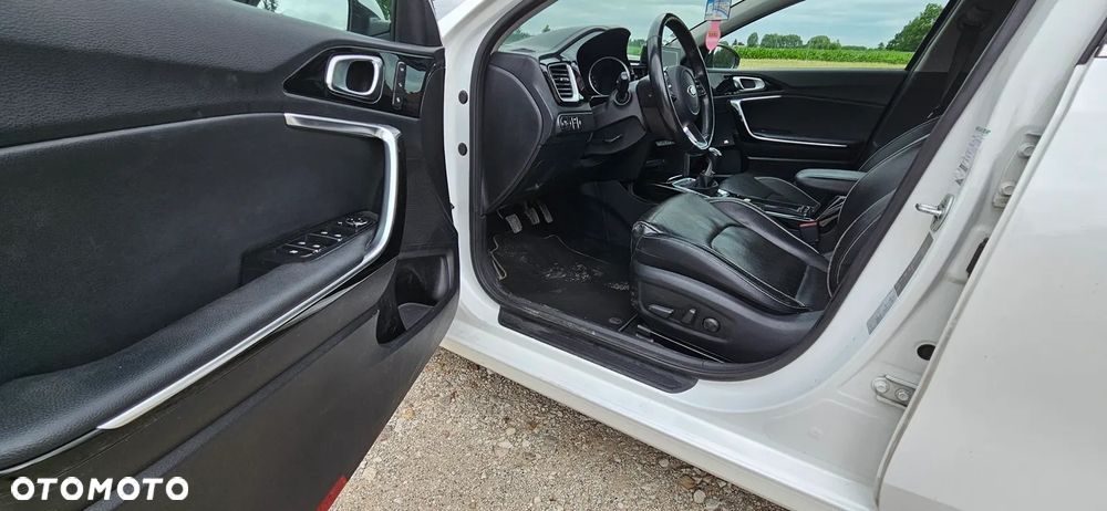 Kia Ceed - 9