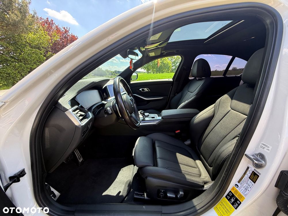 BMW Seria 3 330i xDrive M Sport - 4