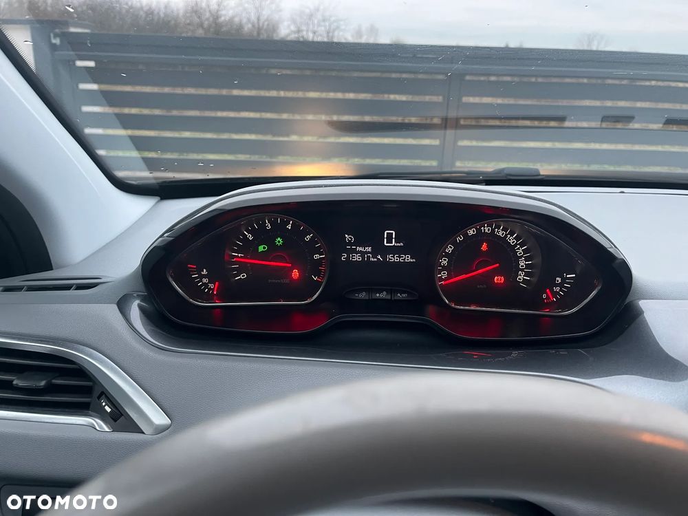 Peugeot 208 - 13
