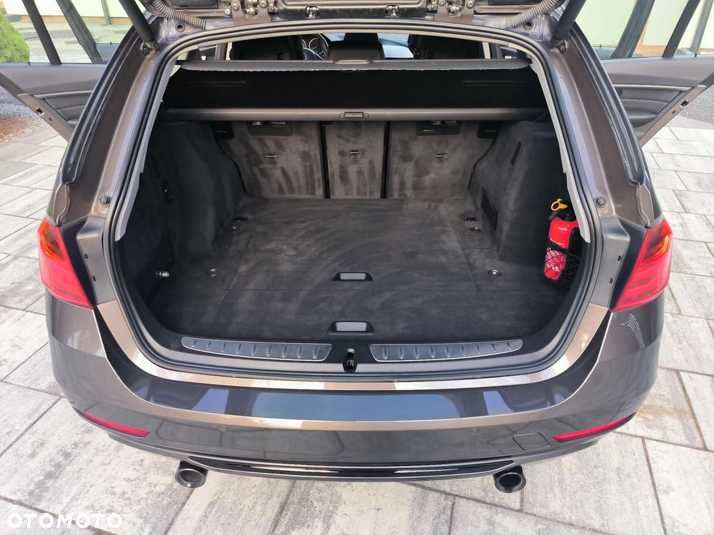 BMW Seria 3 335i xDrive Sport Line - 13